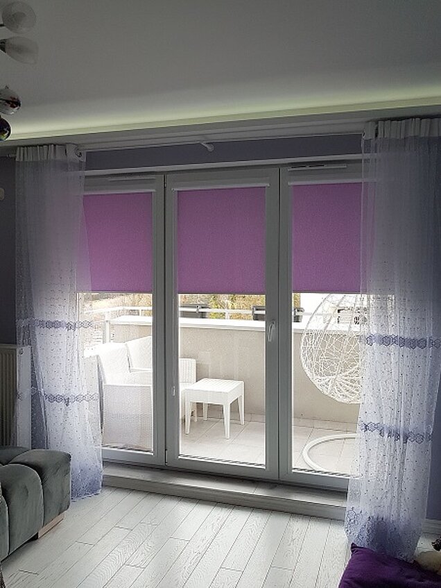 roleta w kasecie biała marki