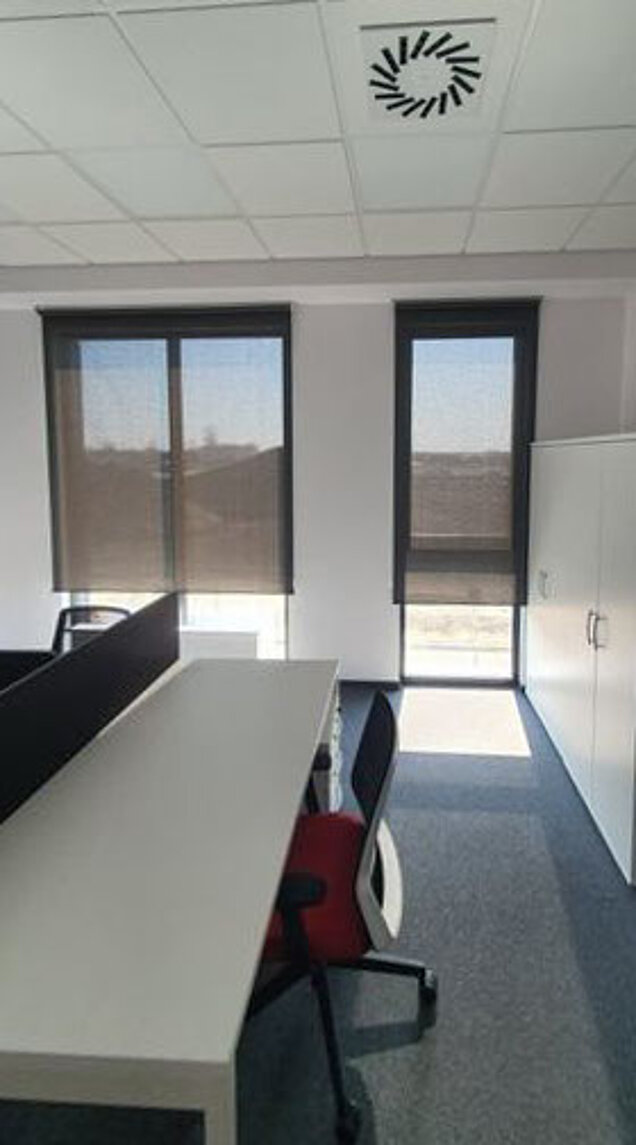 rolety wolnowiszące zaciemniające do biura warszawa