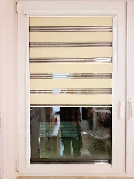 żółta roleta materiał