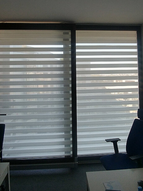 szare rolety dzień noc do pokoju w warszawie białołeka