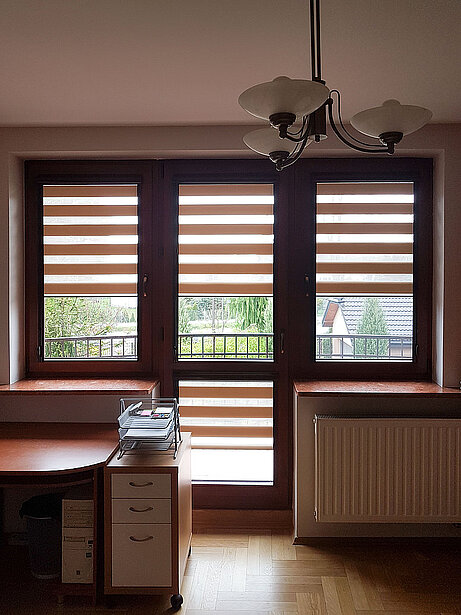 brązowe rolety dzień noc do pokoju wieliszew