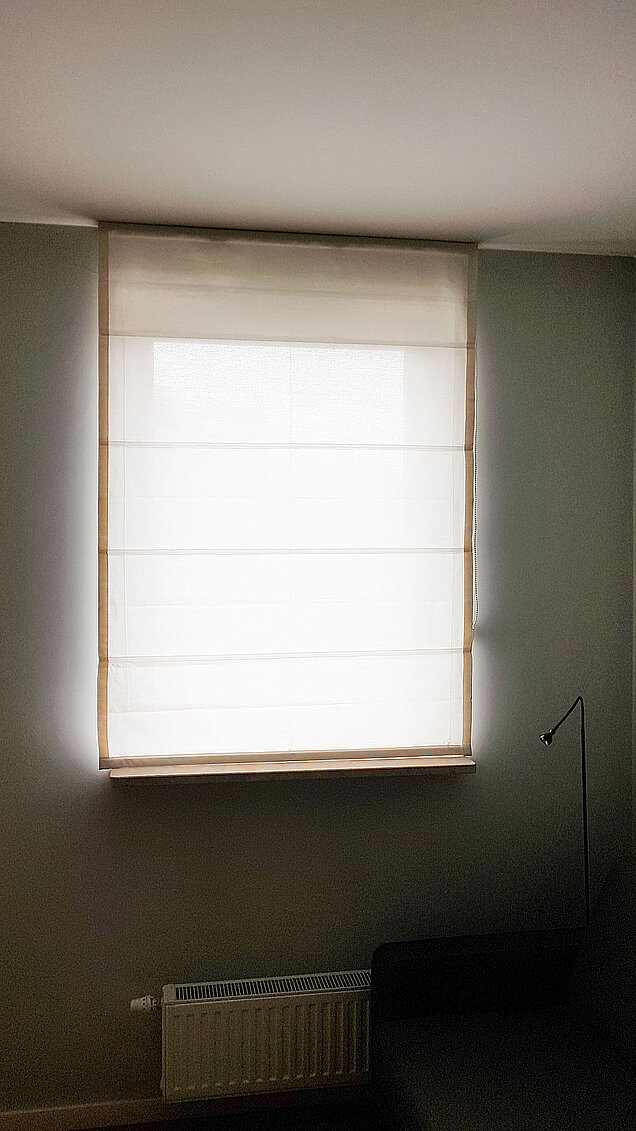 biała roleta rzymska półprzezroczysta do pokoju radzymin