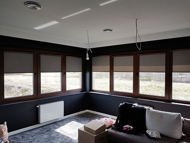 roleta zaciemniająca drewnopodobna w kasecie warszawa