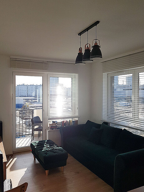 szare żaluzje rolety dzień noc do salonu bródno