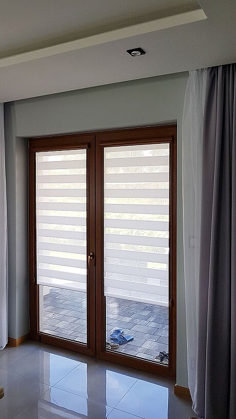 szare rolety dzień noc do okna trójdzielnego i dwudzielnego chotomów