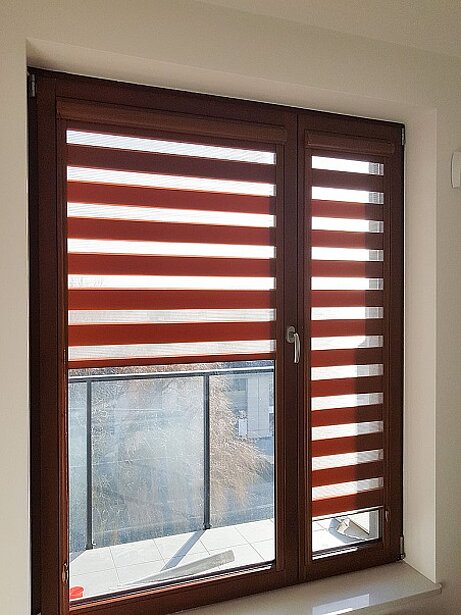 brązowa roleta dzień noc do sypialni kobyłka powiat wołomiński