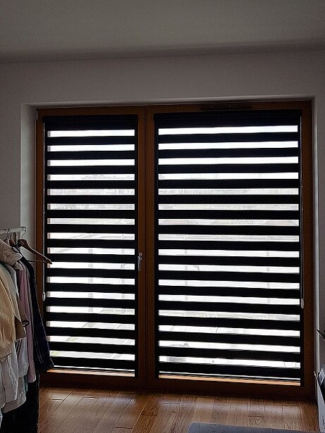 czarne rolety dzień noc stara miłosna warszawa wola