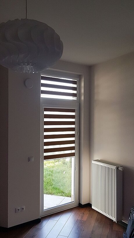 brązowe rolety dzień noc marki