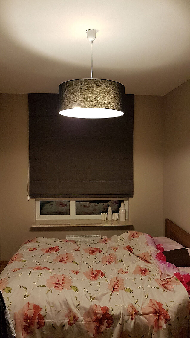 roleta rzymska zaciemniająca do sypialni