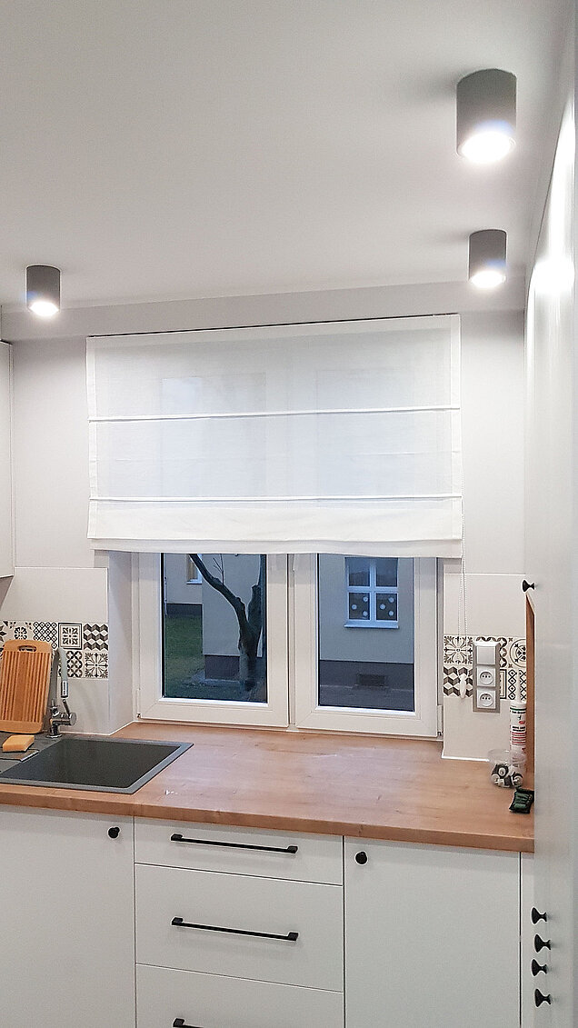 roleta rzymska biała do kuchni