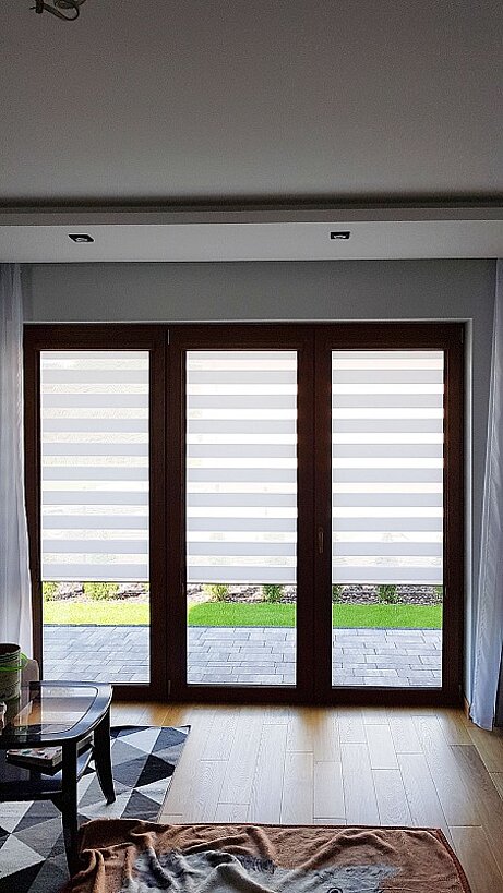 szare rolety dzień noc chotomów