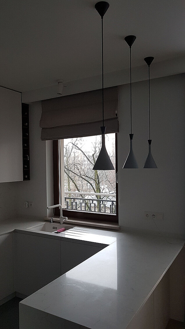 roleta rzymska szara zaciemniająca kuchenna