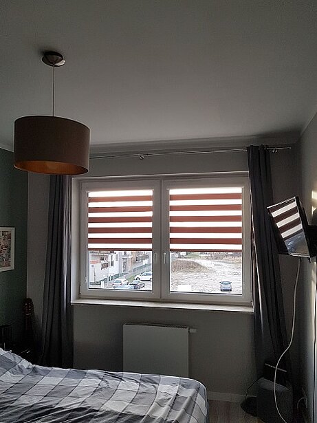 stylowa roleta dzień noc pokój młodzieżowy