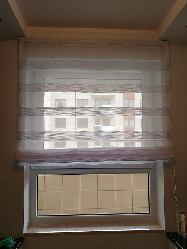 rolety rzymskie biało fioletowe paski konstancin