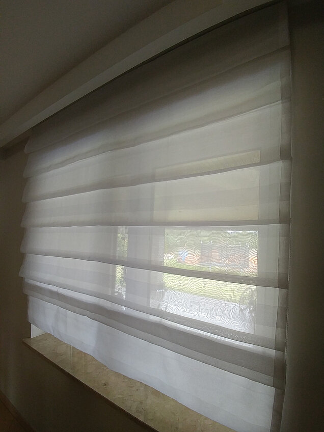 rolety rzymskie przezroczyste białe w markach