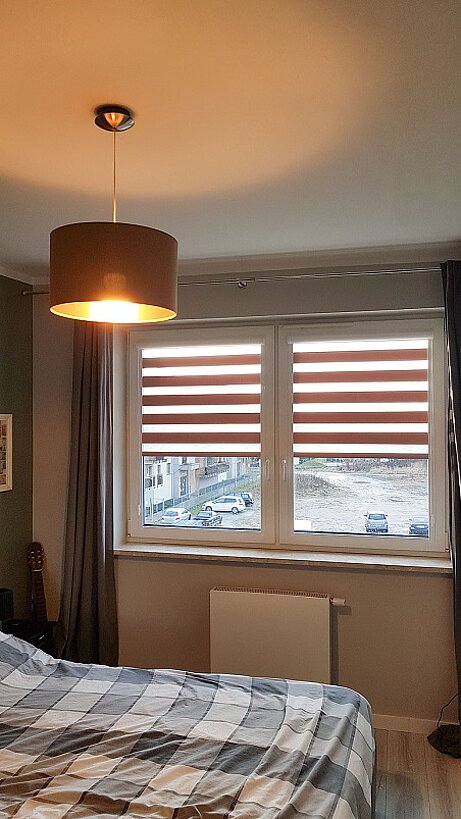 czerwona roleta dzień noc pokój młodzieżowy otwock