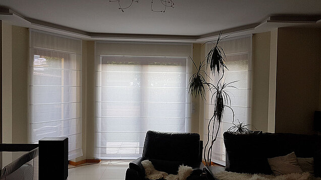 białe rolety rzymskie do salonu nowy dwór mazowiecki