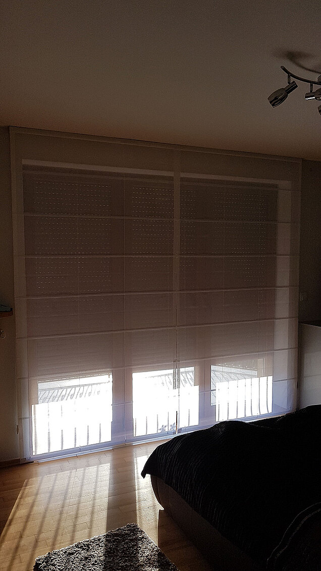 rolety rzymskie białe do sypialni stara miłosna